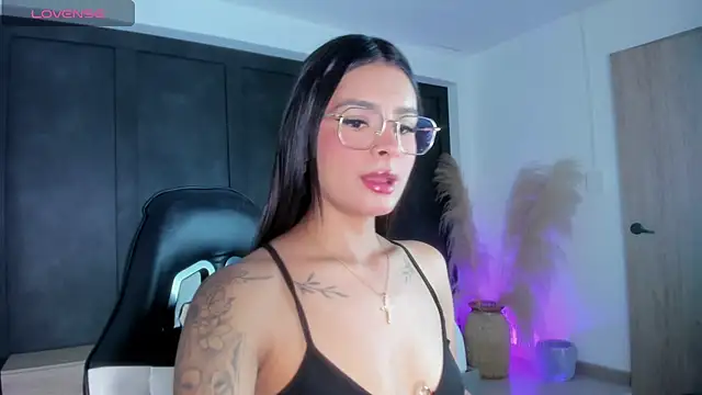 Snapshot of dulce_glow_ chatting on April 18, 2026, 2:36 am dulce glow online show from April 18, 2026, 2:36 am