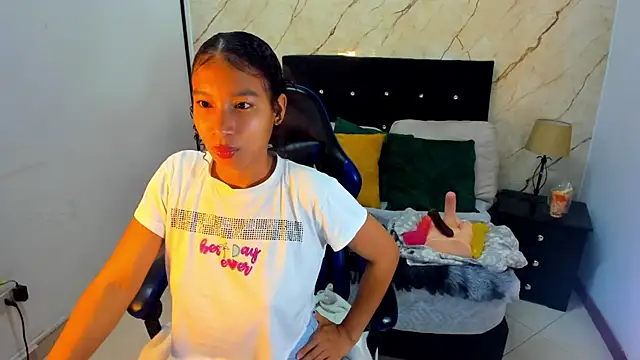 Snapshot of hasley_cute chatting on May 20, 2026, 7:33 pm hasley cute online show from May 20, 2026, 7:33 pm