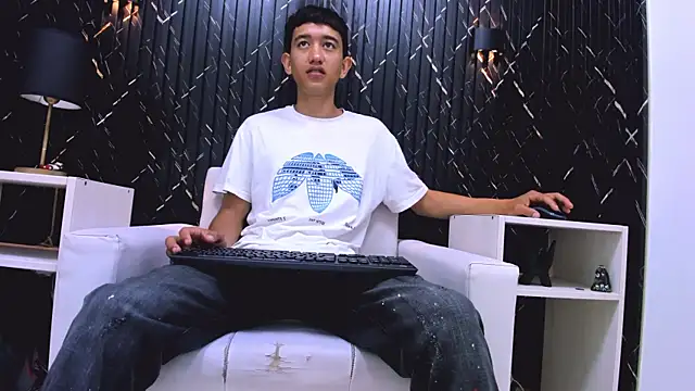 SmoothLatin  online show from April 7, 2026, 2:19 pm