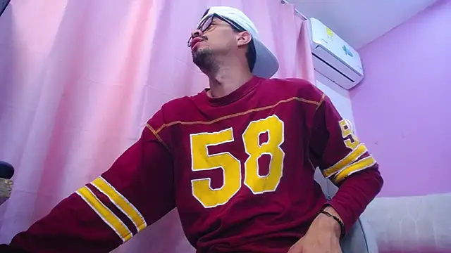 Snapshot of Amir_guy_ chatting on April 9, 2026, 2:12 pm Amir guy online show from April 9, 2026, 2:12 pm