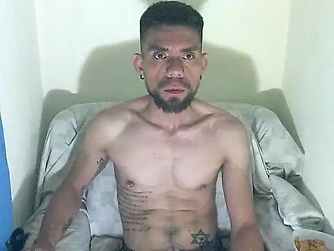 Snapshot of thomas2wood chatting on June 14, 2026, 2:24 am thomas2wood online show from June 14, 2026, 2:24 am
