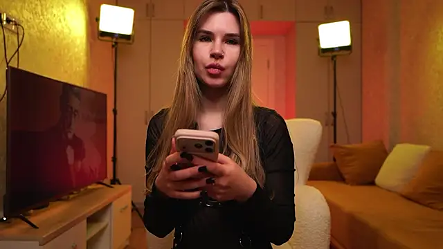 Justana online show from May 12, 2026, 5:52 pm