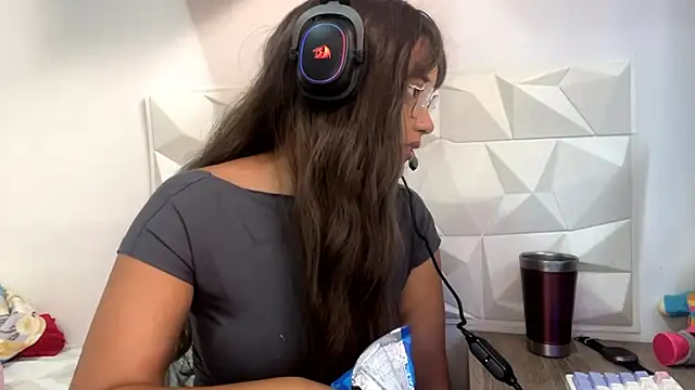 Snapshot of IsisValentine chatting on April 10, 2026, 3:52 pm IsisValentine online show from April 10, 2026, 3:52 pm