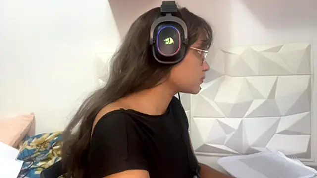 Snapshot of IsisValentine chatting on April 14, 2026, 6:13 pm IsisValentine online show from April 14, 2026, 6:13 pm