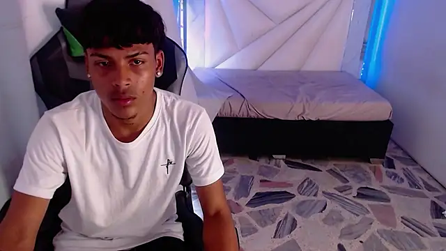 Angel foxc  online show from April 7, 2026, 10:22 pm