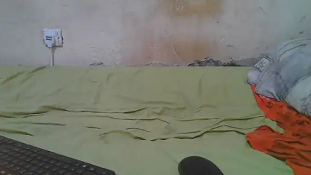 Snapshot of issabelaluna chatting on May 15, 2026, 6:44 am issabelaluna online show from May 15, 2026, 6:44 am