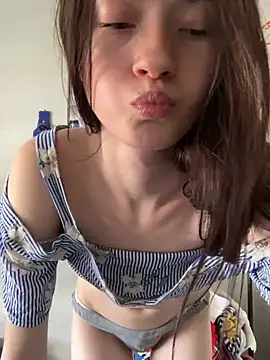 Snapshot of Munchkinbaby72318 chatting on April 17, 2026, 6:22 pm Munchkinbaby72318 online show from April 17, 2026, 6:22 pm