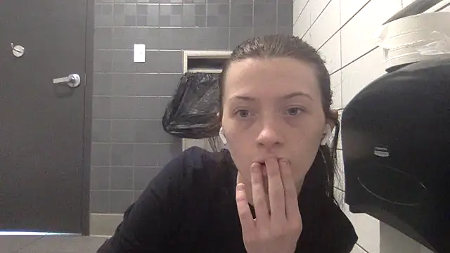 Snapshot of Munchkinbaby72318 chatting on May 1, 2026, 8:14 pm Munchkinbaby72318 online show from May 1, 2026, 8:14 pm