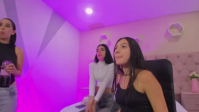 QueensSensation online show from April 14, 2026, 1:16 pm