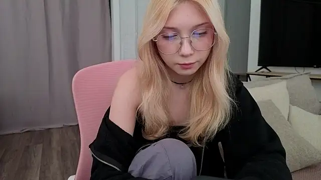 Snapshot of vielleee chatting on May 9, 2026, 3:54 am vielleee online show from May 9, 2026, 3:54 am