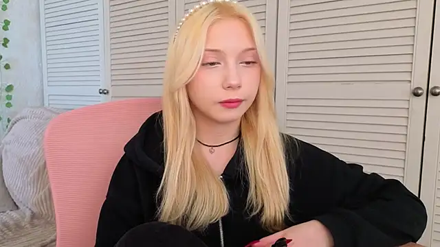 Snapshot of vielleee chatting on May 18, 2026, 2:01 am vielleee online show from May 18, 2026, 2:01 am