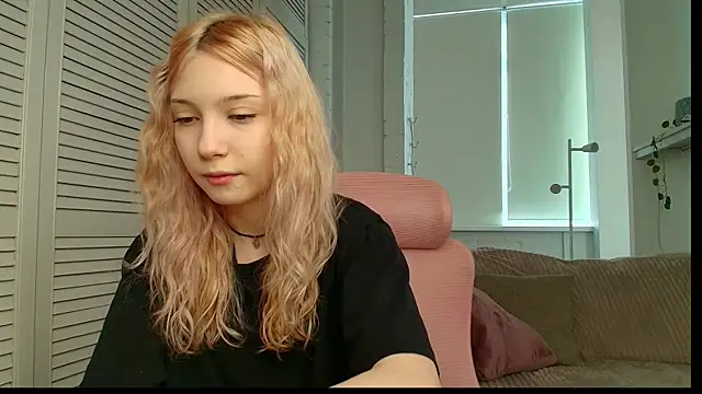 Snapshot of vielleee chatting on April 22, 2026, 2:40 am vielleee online show from April 22, 2026, 2:40 am