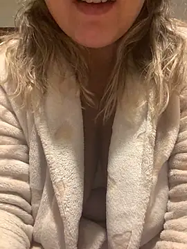 bombona25 online show from April 14, 2026, 3:55 am