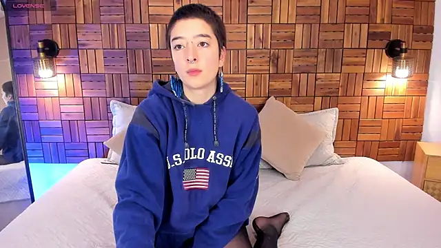 Snapshot of Atheena__ chatting on April 22, 2026, 1:18 pm Atheena online show from April 22, 2026, 1:18 pm