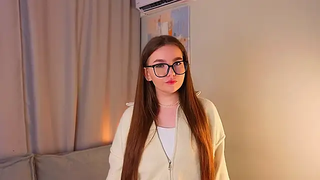 EvaWyliam online show from April 8, 2026, 2:29 pm