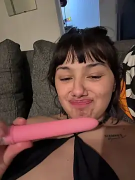 vickdaqui online show from April 21, 2026, 2:51 am