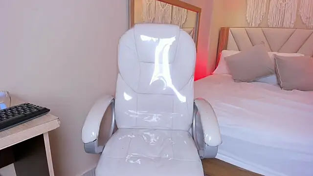 Snapshot of DulceAnngel chatting on April 15, 2026, 3:34 am DulceAnngel online show from April 15, 2026, 3:34 am