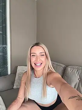 BlondeChiara online show from April 12, 2026, 4:10 pm