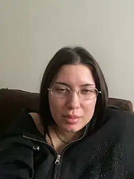 cherryxxox online show from April 18, 2026, 7:07 pm