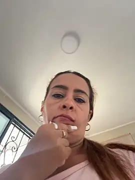 Natigoonzalez online show from May 6, 2026, 5:39 pm