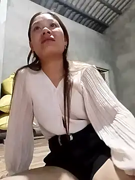 mia0033 online show from May 11, 2026, 10:49 am