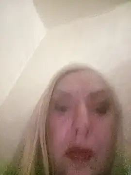 Snapshot of Julia20X chatting on April 12, 2026, 4:32 pm Julia20X online show from April 12, 2026, 4:32 pm