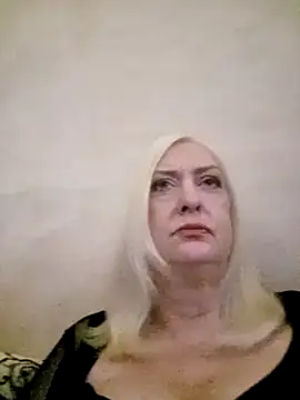 Snapshot of Julia20X chatting on April 15, 2026, 10:21 am Julia20X online show from April 15, 2026, 10:21 am