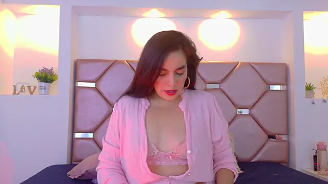 Snapshot of miiaa_collins_ chatting on April 14, 2026, 10:42 am miiaa collins online show from April 14, 2026, 10:42 am
