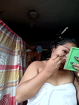 gatita2303 online show from April 9, 2026, 10:05 pm