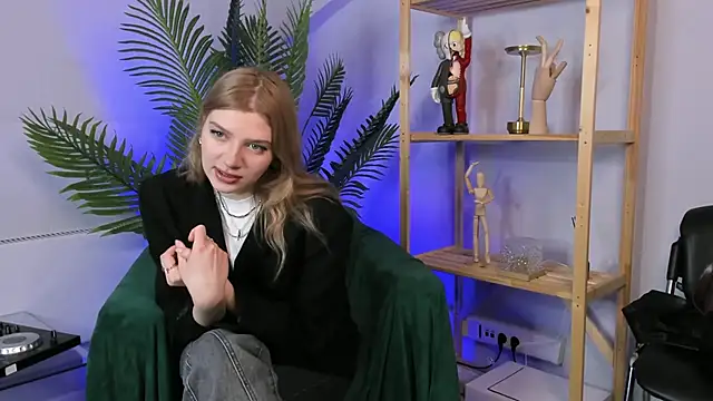 Snapshot of GloriaCwik chatting on April 10, 2026, 1:51 pm GloriaCwik online show from April 10, 2026, 1:51 pm