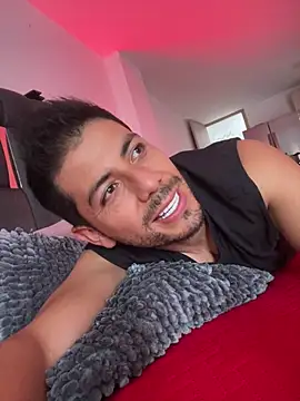 Snapshot of Roman_Belmont chatting on April 15, 2026, 7:58 pm Roman Belmont online show from April 15, 2026, 7:58 pm