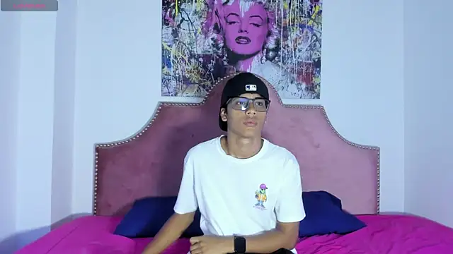 LiamKron online show from April 10, 2026, 11:39 am