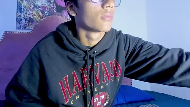 Snapshot of LiamKron chatting on April 19, 2026, 11:22 am LiamKron online show from April 19, 2026, 11:22 am