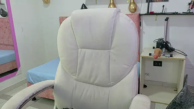 VelinaHoney online show from July 17, 2026, 12:35 pm