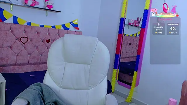 VelinaHoney online show from July 4, 2026, 12:53 pm