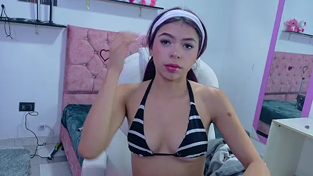VelinaHoney online show from July 29, 2026, 12:26 pm