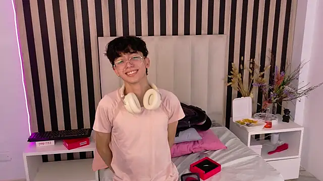 Twink Sebas7 online show from June 27, 2026, 7:20 pm