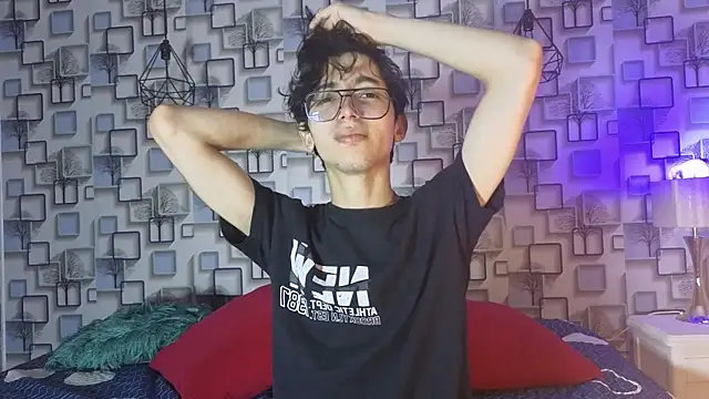 Snapshot of Twink_Sebas7 chatting on April 15, 2026, 12:21 pm Twink Sebas7 online show from April 15, 2026, 12:21 pm
