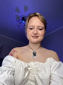 BlondyDream  online show from April 12, 2026, 5:22 am