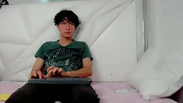 Snapshot of Shirowitheb chatting on April 9, 2026, 1:17 pm Shirowitheb online show from April 9, 2026, 1:17 pm