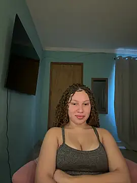 sophiiahot online show from May 7, 2026, 1:25 pm