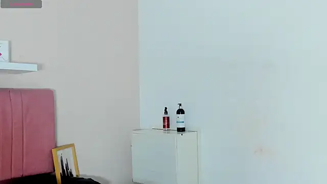 Sophie Ross18 online show from April 14, 2026, 3:44 am