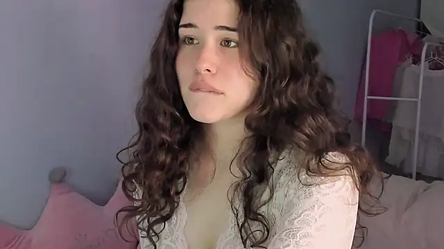 Snapshot of ChloeBlisss chatting on June 10, 2026, 10:16 am ChloeBlisss online show from June 10, 2026, 10:16 am