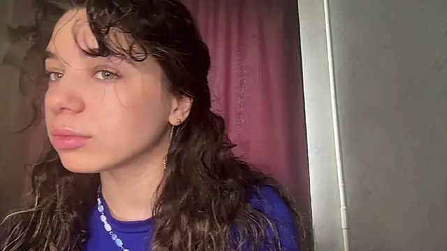 Snapshot of Angeliheee chatting on April 16, 2026, 10:16 am Angeliheee online show from April 16, 2026, 10:16 am