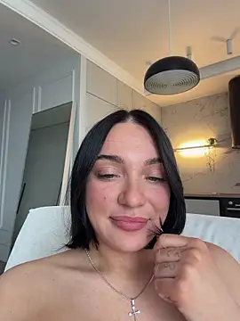 LucyHotty  online show from April 14, 2026, 10:09 am