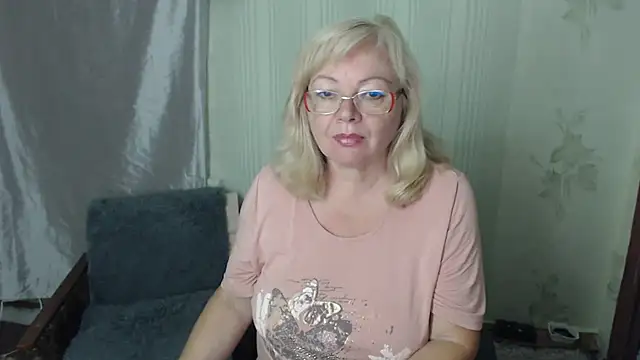 Snapshot of LavandaMay chatting on July 15, 2026, 8:16 pm LavandaMay online show from July 15, 2026, 8:16 pm