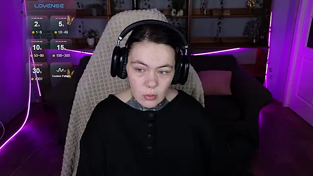 Snapshot of QwertyAnnie_Lbo chatting on April 10, 2026, 1:34 am QwertyAnnie Lbo online show from April 10, 2026, 1:34 am