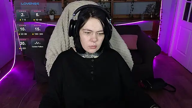 Snapshot of QwertyAnnie_Lbo chatting on April 12, 2026, 1:20 am QwertyAnnie Lbo online show from April 12, 2026, 1:20 am