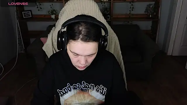 Snapshot of QwertyAnnie_Lbo chatting on April 16, 2026, 1:39 am QwertyAnnie Lbo online show from April 16, 2026, 1:39 am