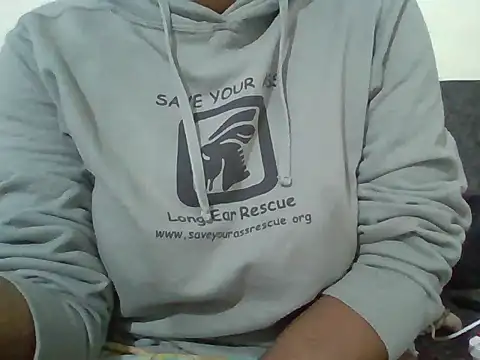 hotchoco03 online show from April 17, 2026, 9:06 pm